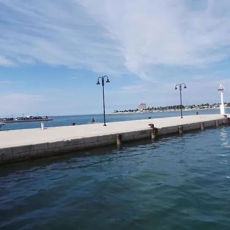 Zadar 14 アパート ディクロ